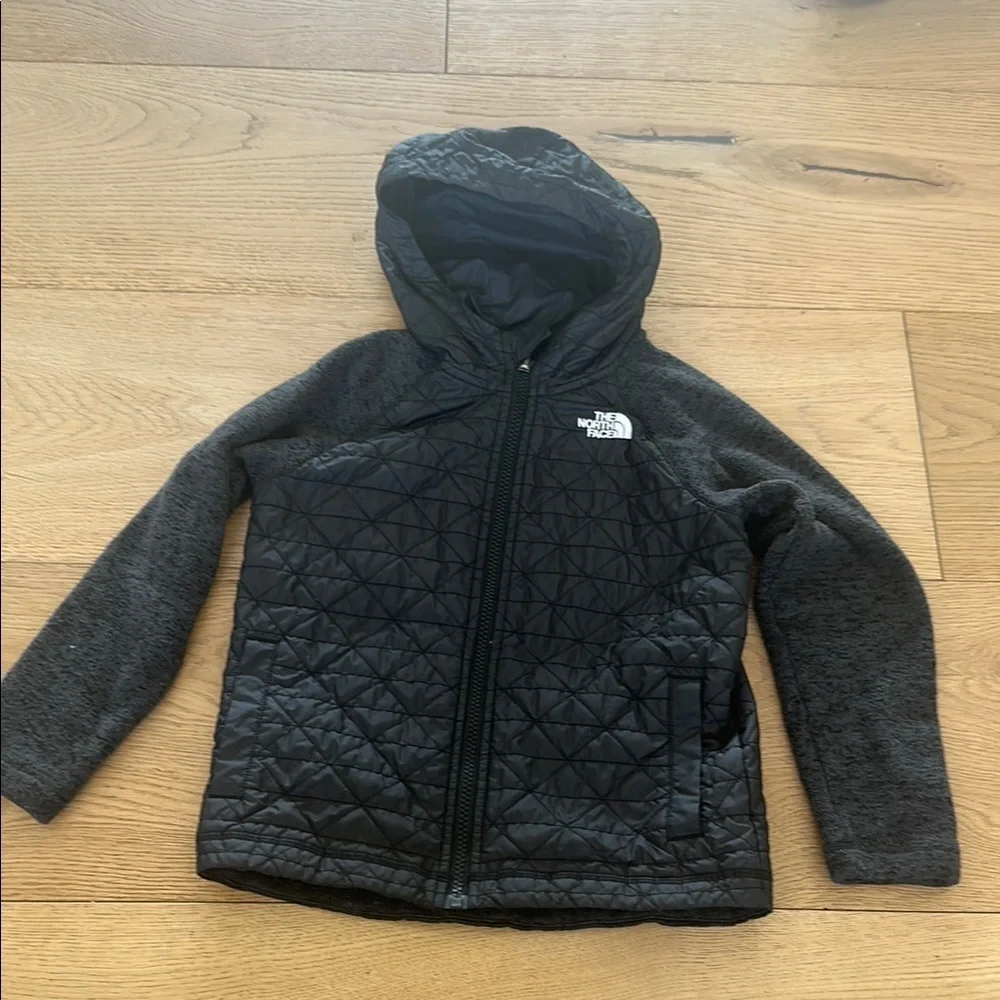 The North Face Black water repellant Quilted Hoodie Sweatshirt 6T